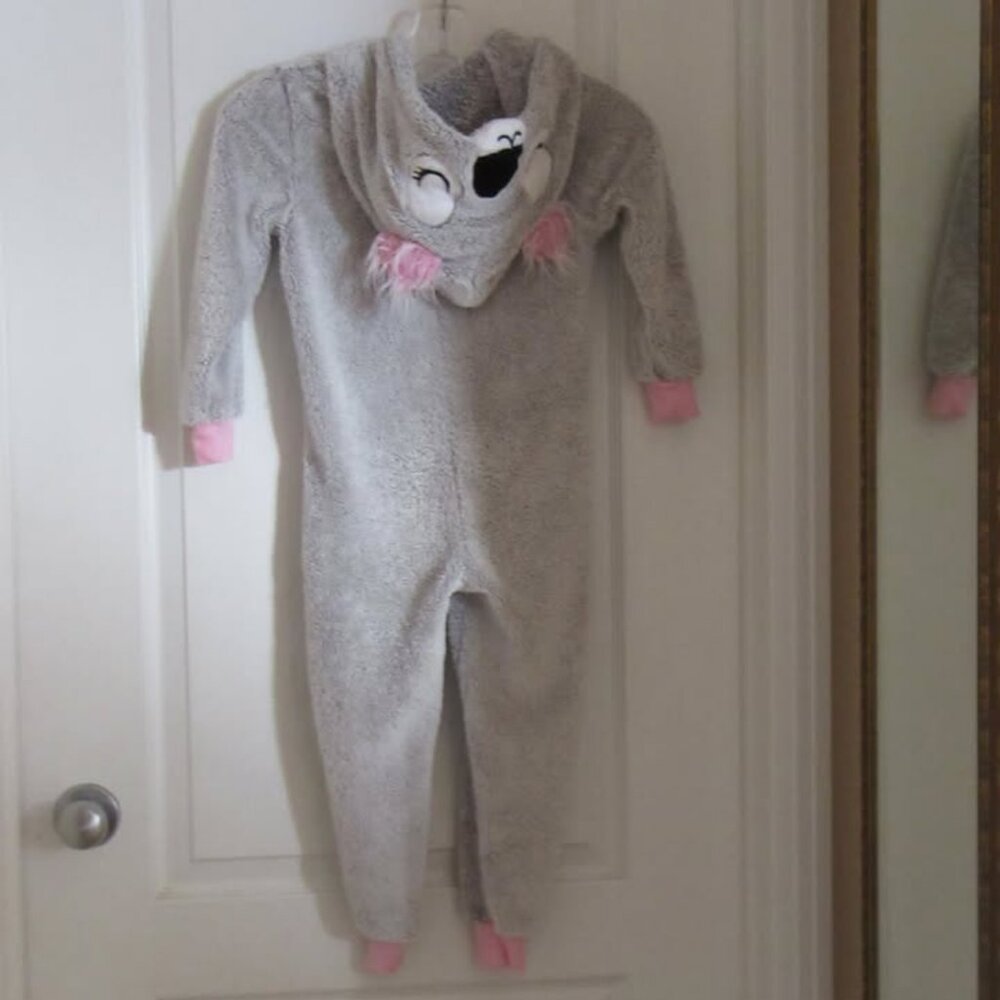 Sloth Bear Onsie Childs Size 4/5 X Small  AS IS